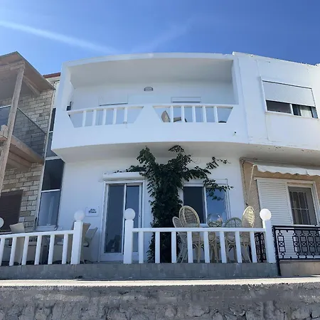 Blanca Villa Haraki
