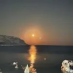 Blanca Villa Charaki